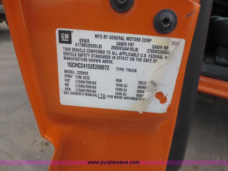 image for item D5942 2002 Chevrolet Silverado 2500HD pickup truck