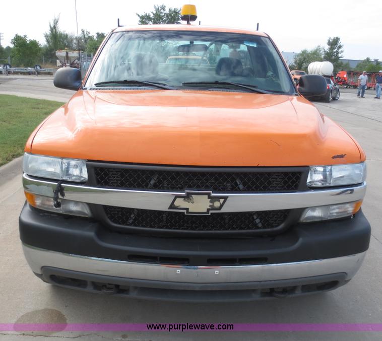 image for item D5943 2002 Chevrolet Silverado 2500HD pickup truck