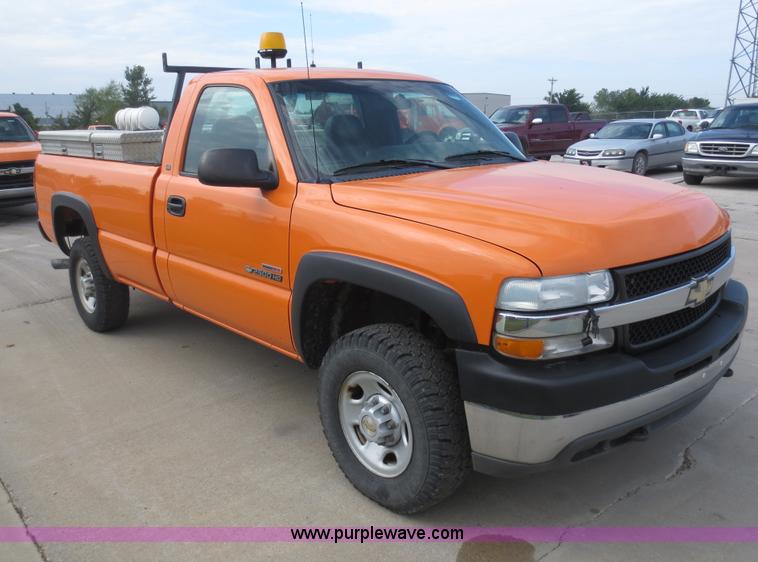 image for item D5943 2002 Chevrolet Silverado 2500HD pickup truck
