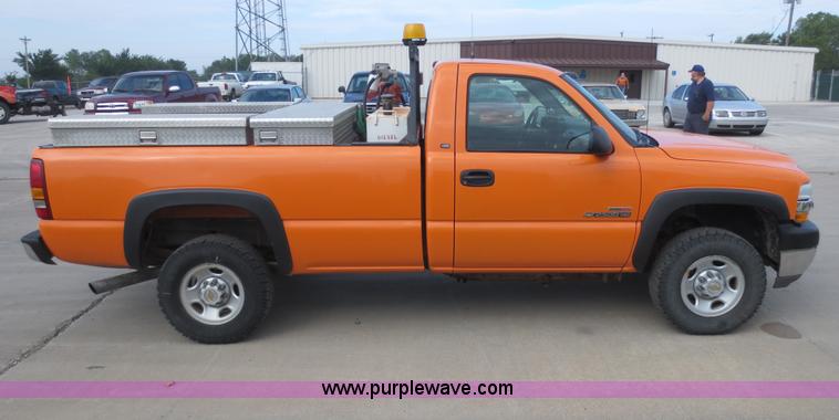 image for item D5943 2002 Chevrolet Silverado 2500HD pickup truck