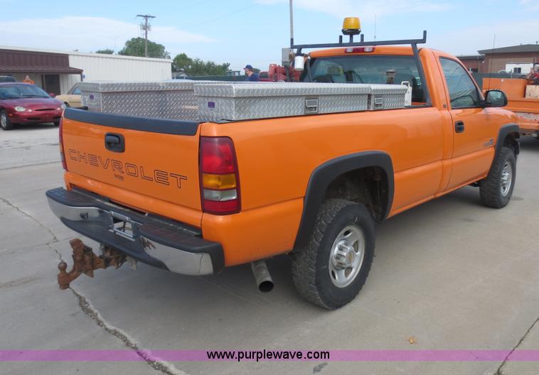 image for item D5943 2002 Chevrolet Silverado 2500HD pickup truck