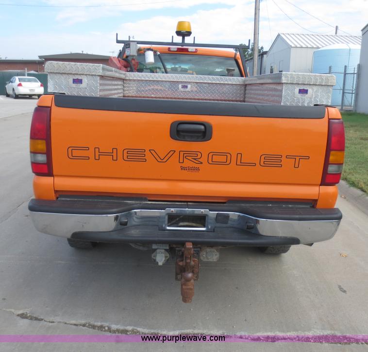 image for item D5943 2002 Chevrolet Silverado 2500HD pickup truck