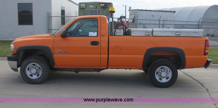 image for item D5943 2002 Chevrolet Silverado 2500HD pickup truck