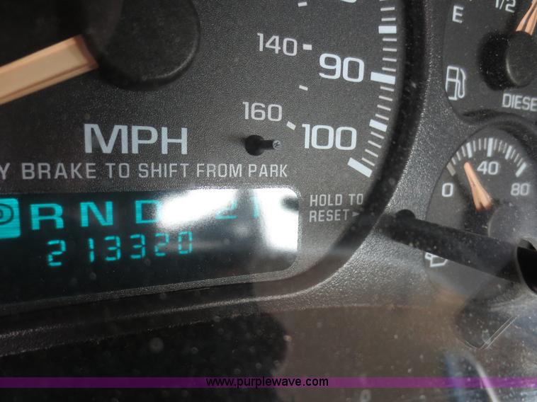 image for item D5943 2002 Chevrolet Silverado 2500HD pickup truck