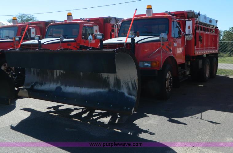 image for item D6064 1999 International 4900 dump truck