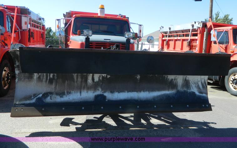 image for item D6064 1999 International 4900 dump truck