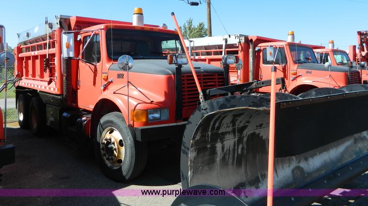 image for item D6064 1999 International 4900 dump truck