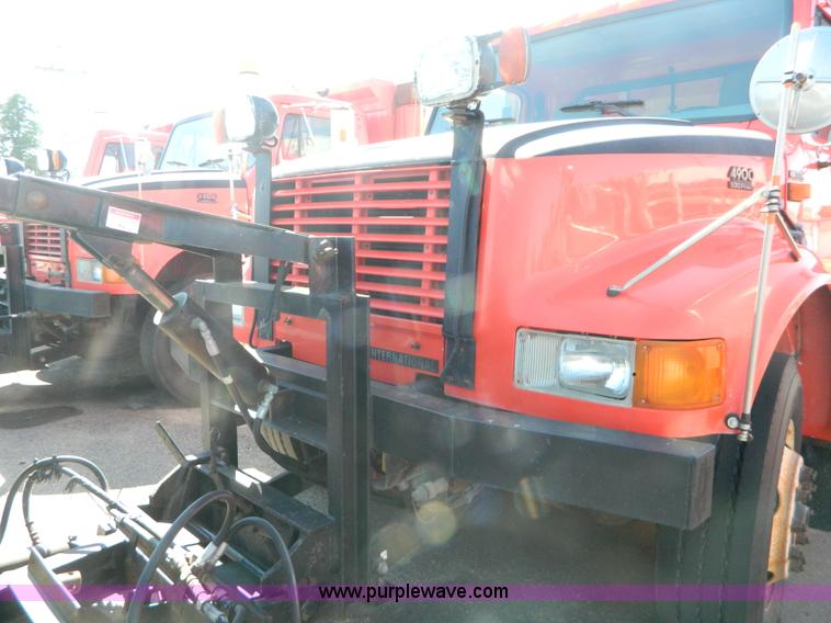 image for item D6064 1999 International 4900 dump truck
