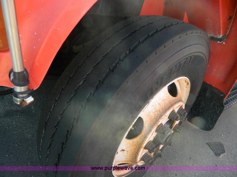 image for item D6064 1999 International 4900 dump truck