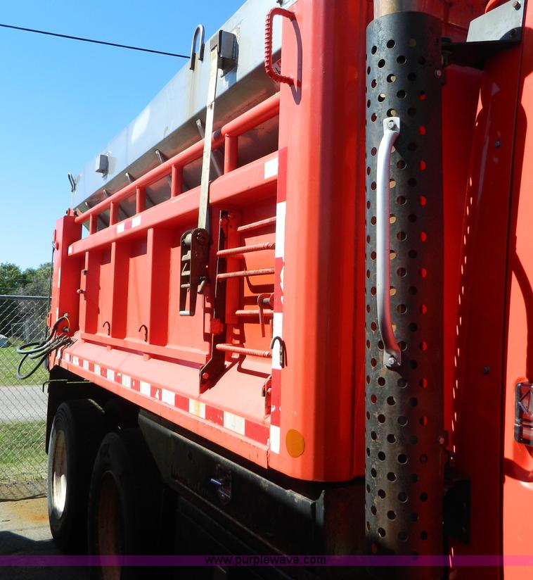 image for item D6064 1999 International 4900 dump truck