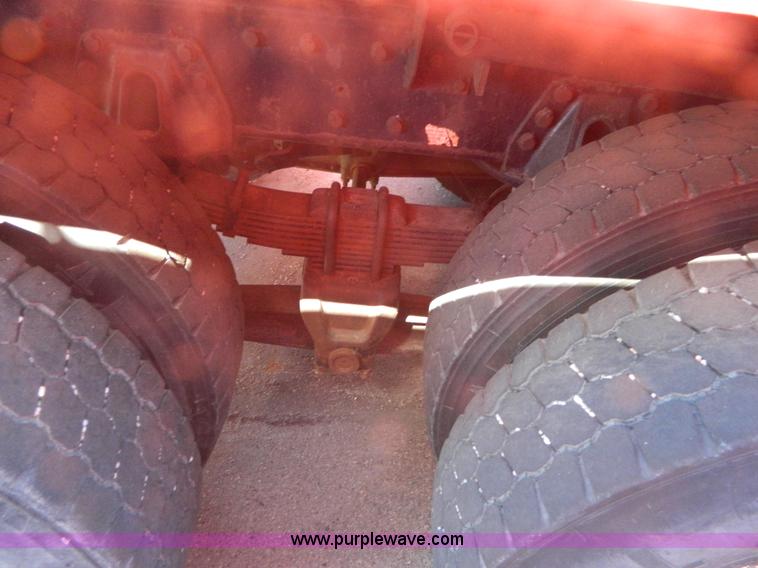 image for item D6064 1999 International 4900 dump truck