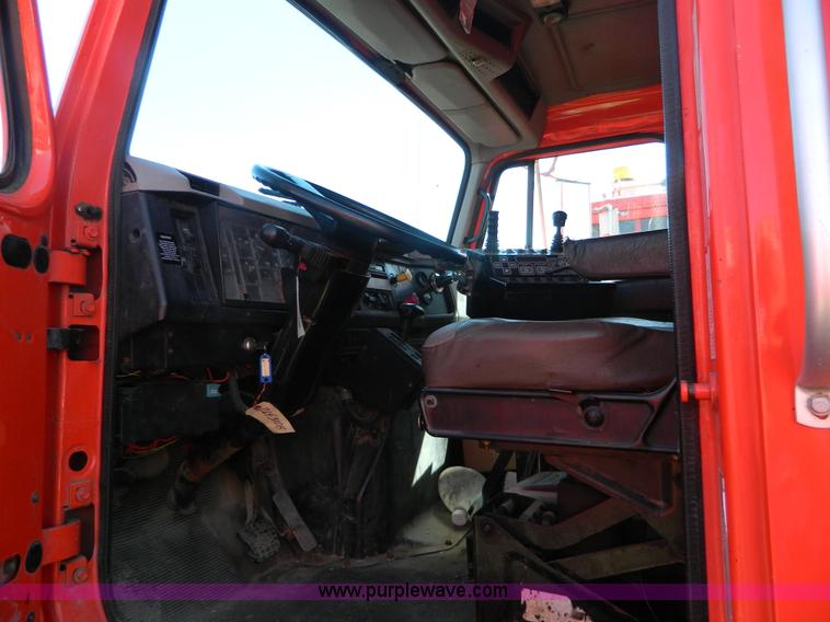 image for item D6064 1999 International 4900 dump truck