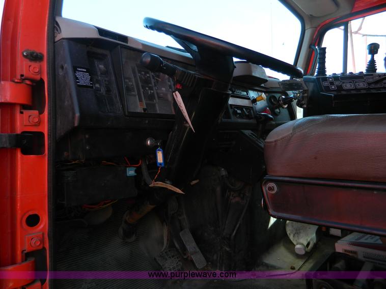 image for item D6064 1999 International 4900 dump truck