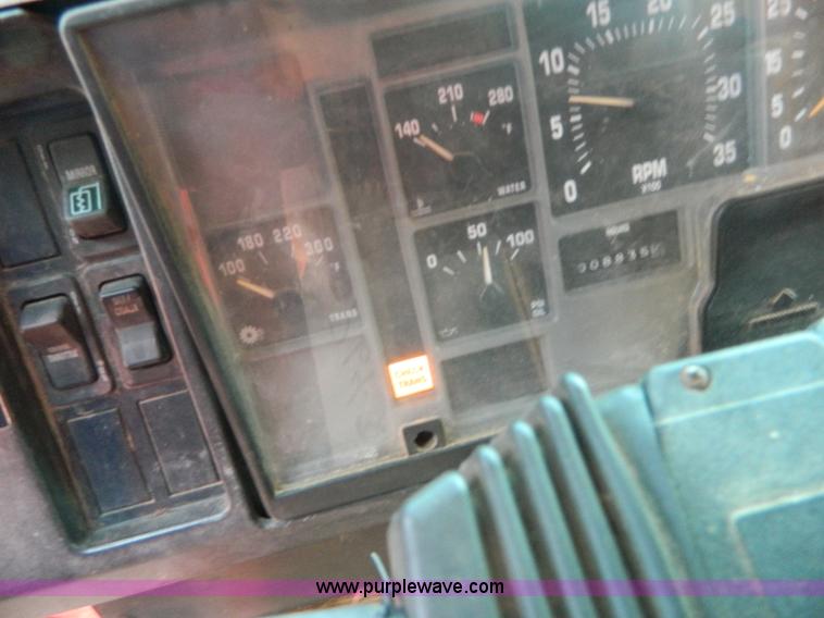 image for item D6064 1999 International 4900 dump truck