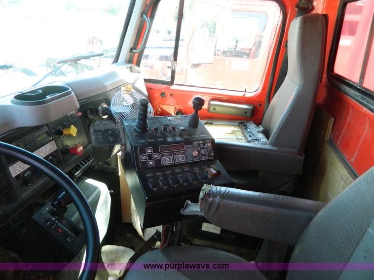 image for item D6064 1999 International 4900 dump truck