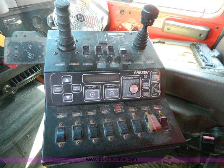 image for item D6064 1999 International 4900 dump truck