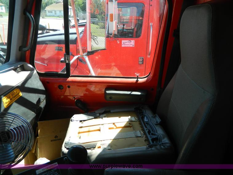 image for item D6064 1999 International 4900 dump truck