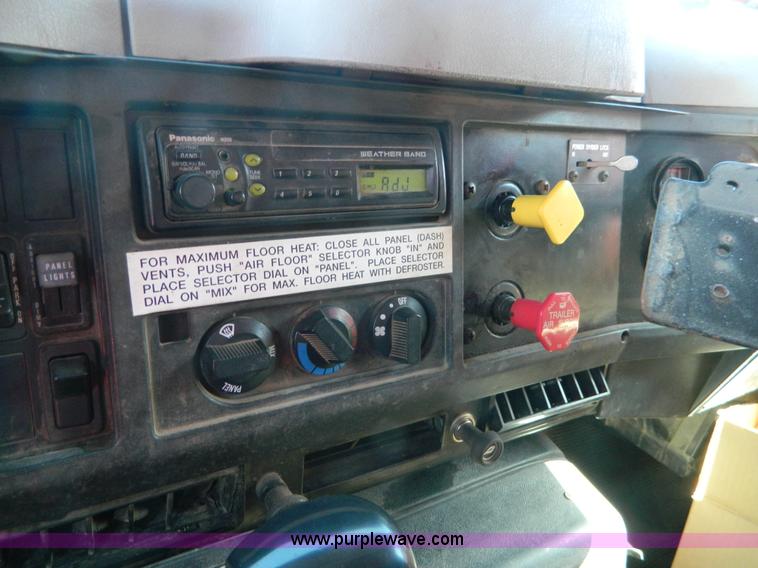 image for item D6064 1999 International 4900 dump truck