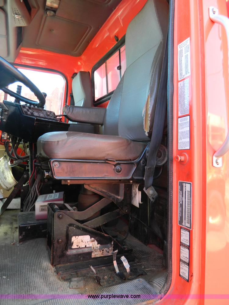 image for item D6064 1999 International 4900 dump truck