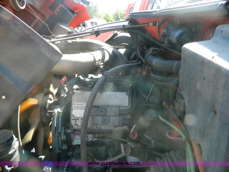 image for item D6064 1999 International 4900 dump truck