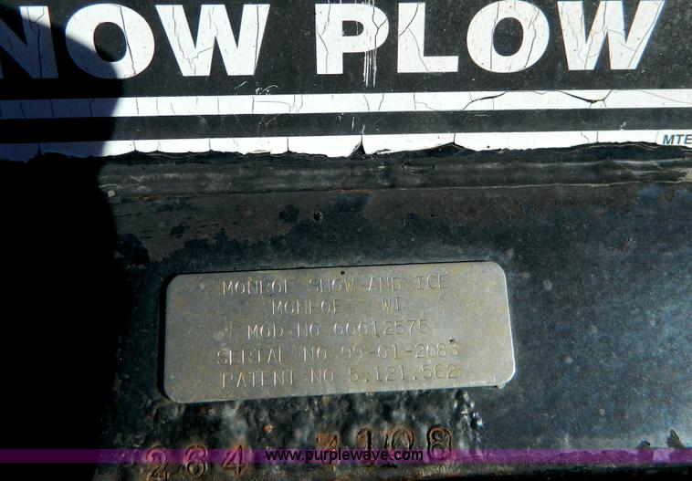 image for item D6064 1999 International 4900 dump truck