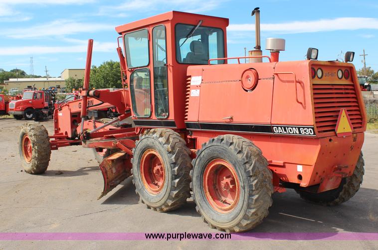 image for item H6836 1997 Galion 830B motor grader
