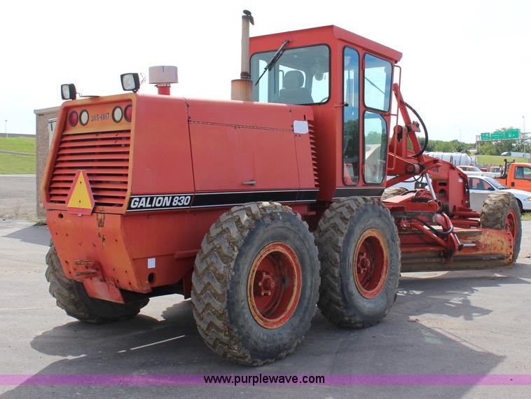 image for item H6836 1997 Galion 830B motor grader