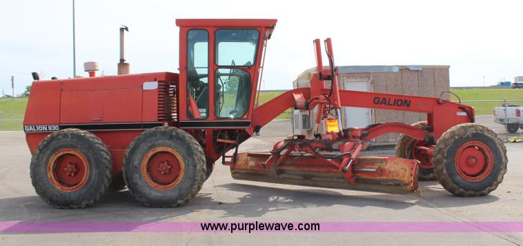 image for item H6836 1997 Galion 830B motor grader