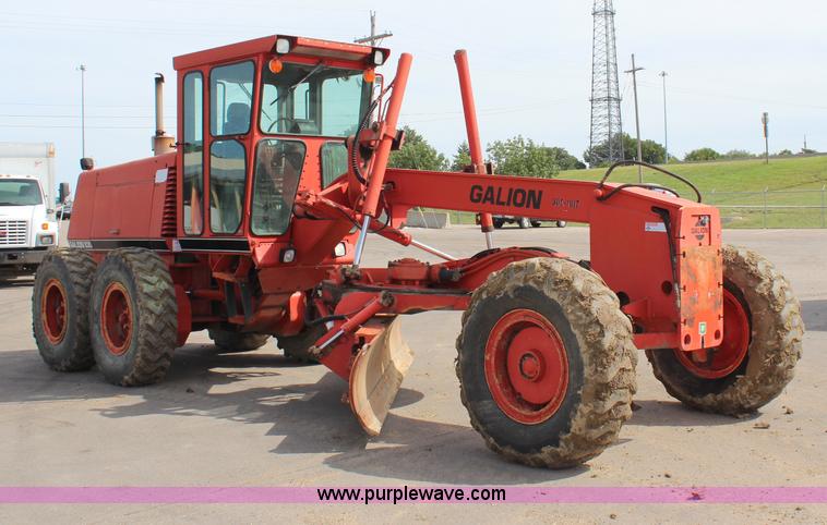 image for item H6836 1997 Galion 830B motor grader