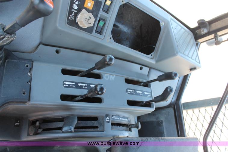 image for item H6908 1997 New Holland 7740SL MFWD tractor