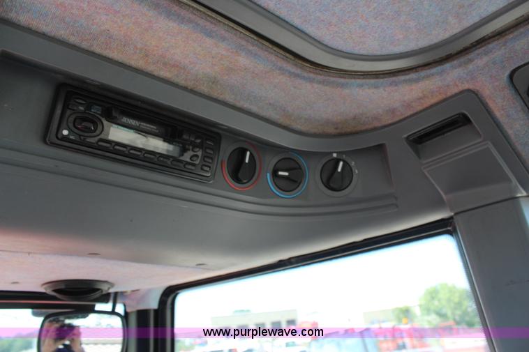 image for item H6908 1997 New Holland 7740SL MFWD tractor