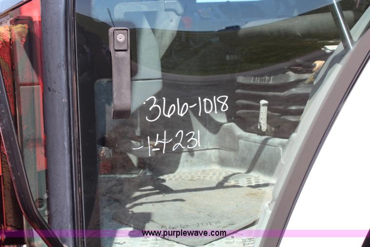 image for item H6908 1997 New Holland 7740SL MFWD tractor