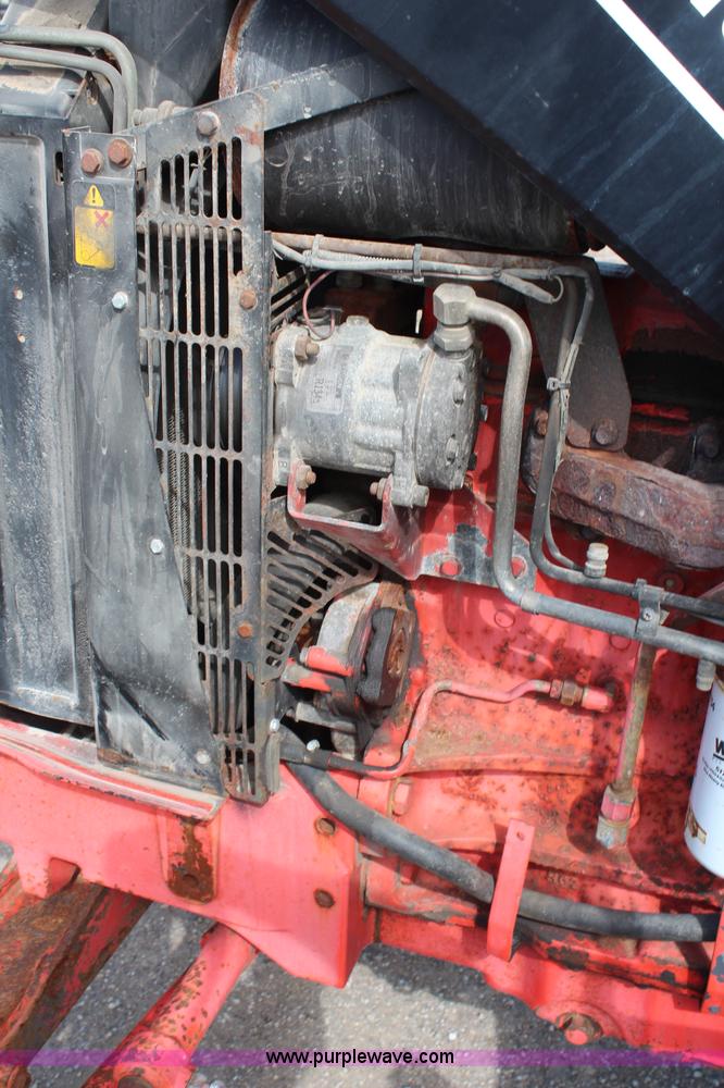 image for item H6909 1999 Ford New Holland TS100 tractor