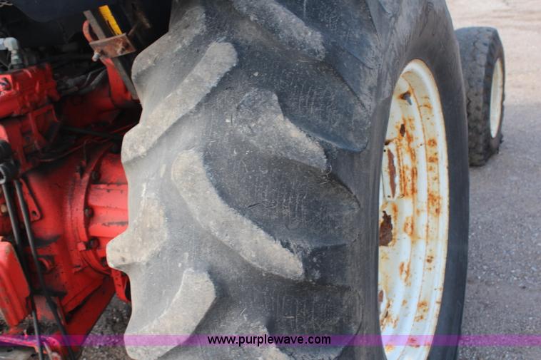 image for item H6909 1999 Ford New Holland TS100 tractor