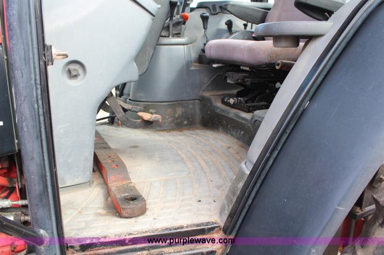 image for item H6910 1999 Ford New Holland TS100 tractor