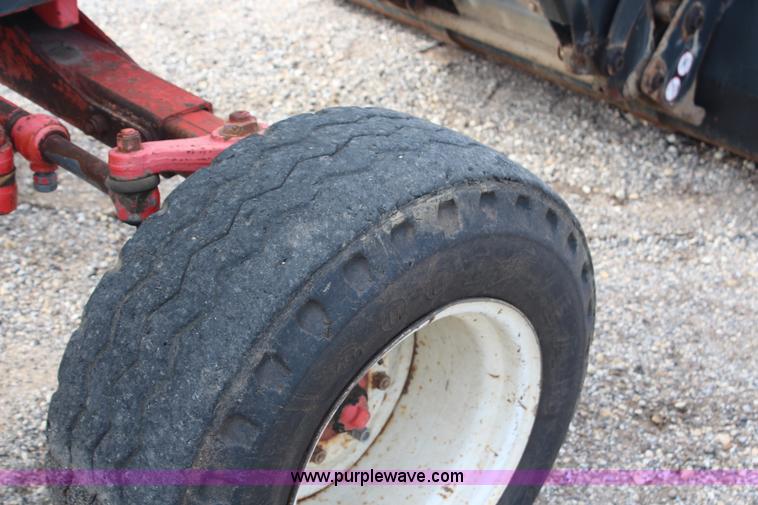 image for item H6910 1999 Ford New Holland TS100 tractor