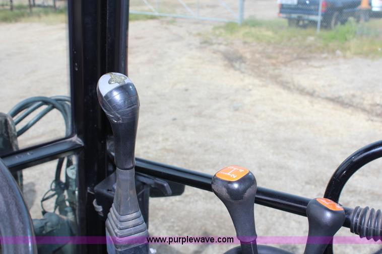 image for item H6915 1998 Ford New Holland 6640SL tractor