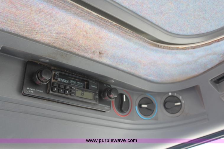 image for item H6915 1998 Ford New Holland 6640SL tractor