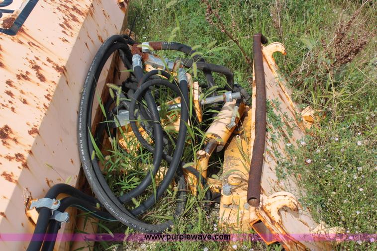 image for item H6915 1998 Ford New Holland 6640SL tractor