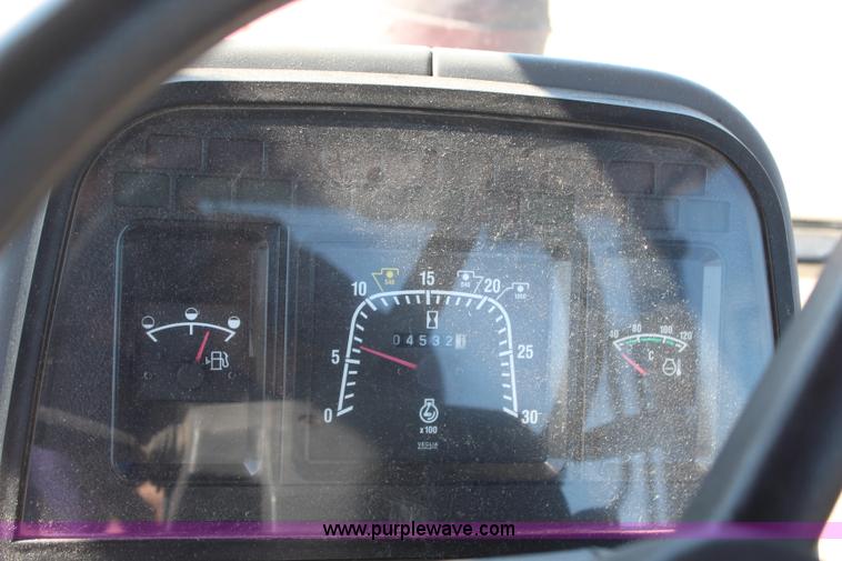 image for item H6916 1998 Ford New Holland 6640SL tractor