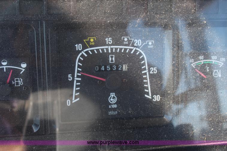 image for item H6916 1998 Ford New Holland 6640SL tractor