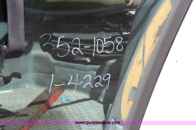 image for item H6916 1998 Ford New Holland 6640SL tractor