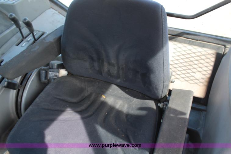 image for item H6917 1996 Ford New Holland 6640SL tractor