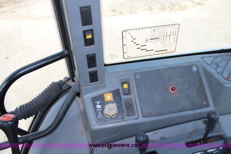 image for item H6917 1996 Ford New Holland 6640SL tractor