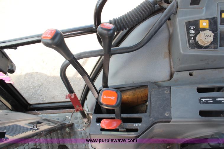 image for item H6917 1996 Ford New Holland 6640SL tractor