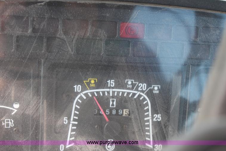 image for item H6917 1996 Ford New Holland 6640SL tractor