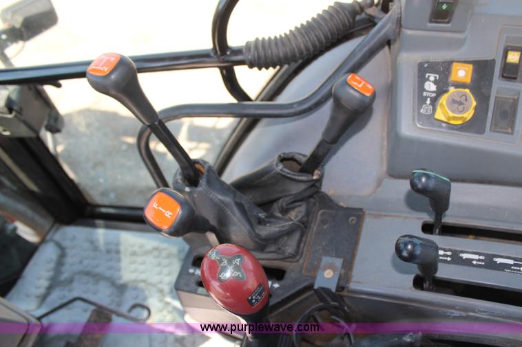 image for item H6918 1998 Ford New Holland 6640SL tractor