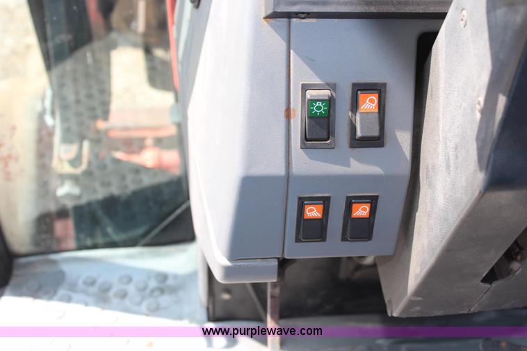 image for item H6918 1998 Ford New Holland 6640SL tractor