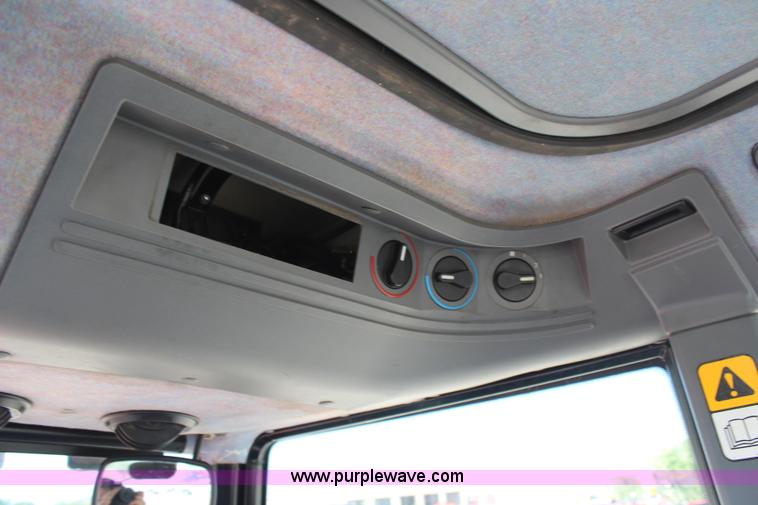 image for item H6918 1998 Ford New Holland 6640SL tractor