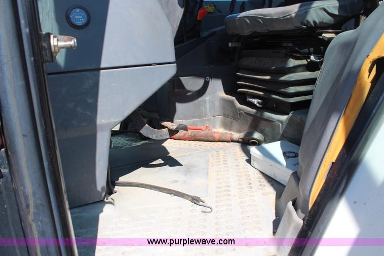 image for item H6919 1998 Ford New Holland 6640SL tractor